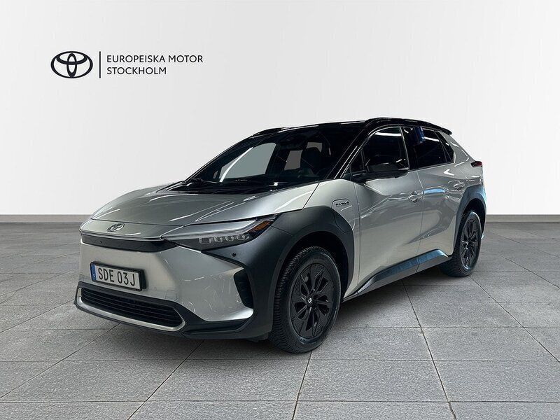 Silver Begagnad 2023 Toyota bZ4X Executive SUV | 439 900 kr (Lite dyr) - Bild 1/2