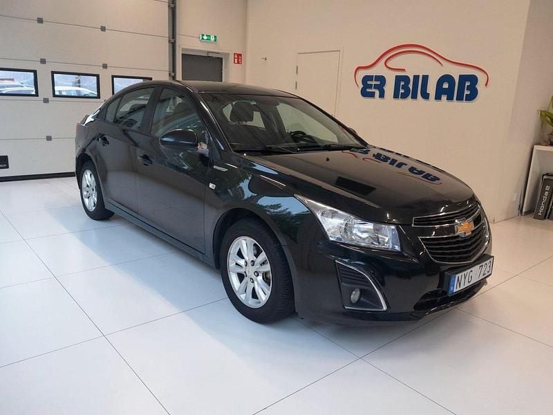 Svart Begagnad 2013 Chevrolet Cruze Sedan | 54 900 kr (Marknadspris) - Bild 1/4