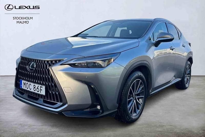 Grå Begagnad 2025 Lexus NX450h+ SUV | 579 000 kr (Superpris) - Bild 1/1