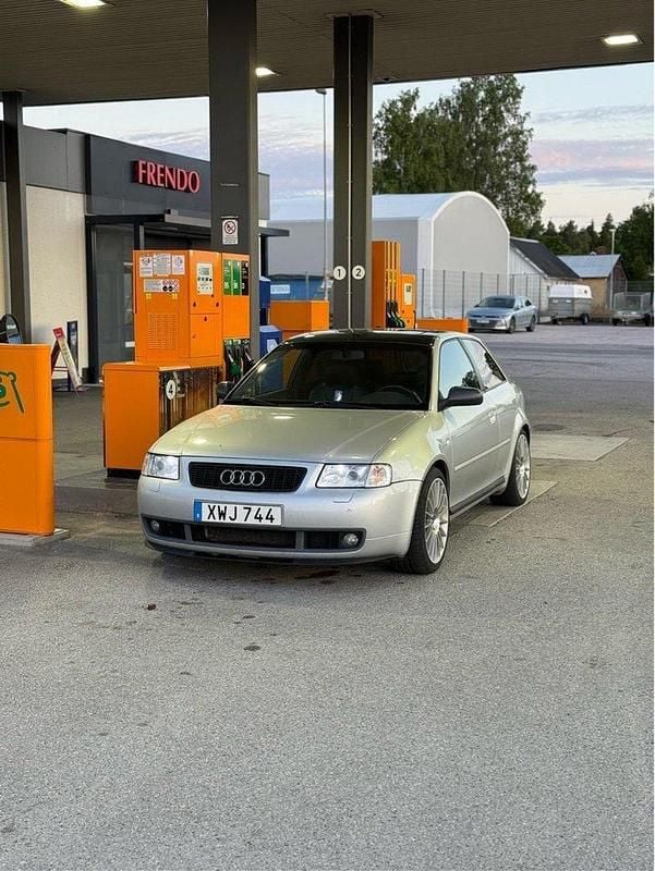 Silver Begagnad 2000 Audi S3 Halvkombi | 69 000 kr - Bild 1/4