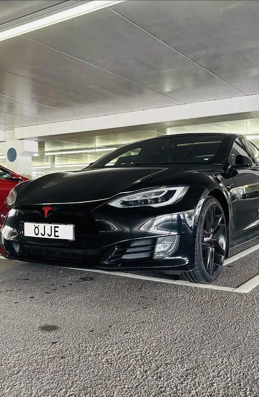 Begagnad Tesla Model S 386 kW (525 HK) 2018 Halvkombi
