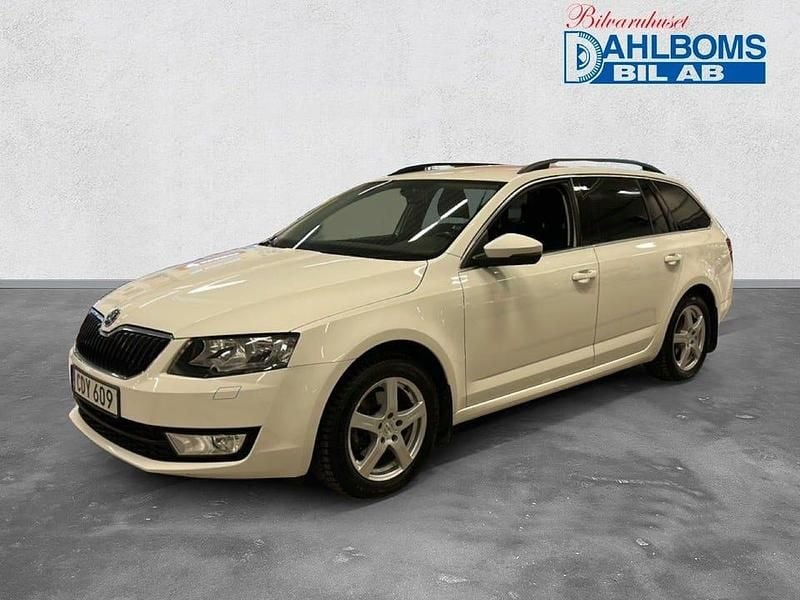 Vit Begagnad 2014 Skoda Octavia Kombi | 114 900 kr (Marknadspris) - Bild 1/4