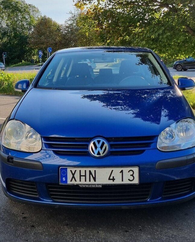 Blå Begagnad 2006 VW Golf V Trendline Halvkombi | 18 000 kr (Marknadspris) - Bild 1/4