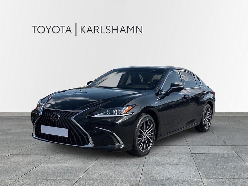 Svart Begagnad 2024 Lexus ES300H Limited Edition Sedan | 479 000 kr (Marknadspris) - Bild 1/4