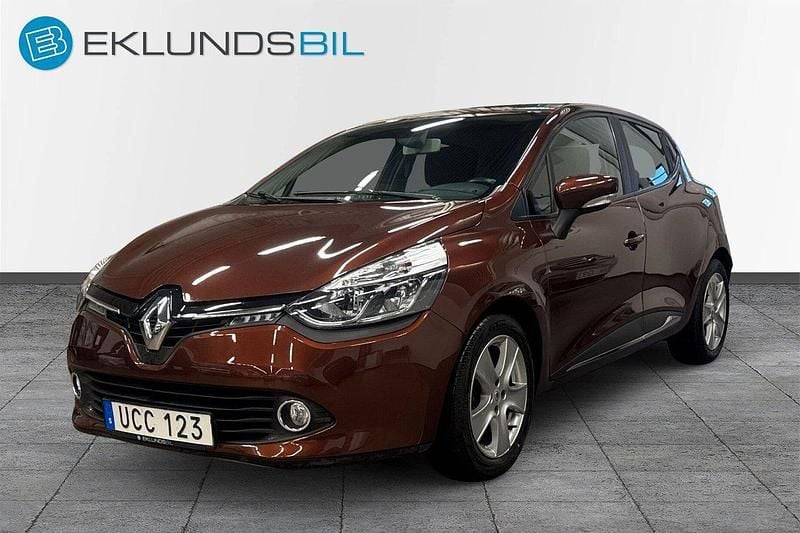 Brun Begagnad 2015 Renault Clio IV Halvkombi | 64 900 kr (Marknadspris) - Bild 1/4