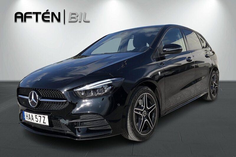 Svart Begagnad 2022 Mercedes B250e AMG Minibuss | 359 000 kr (Marknadspris) - Bild 1/3