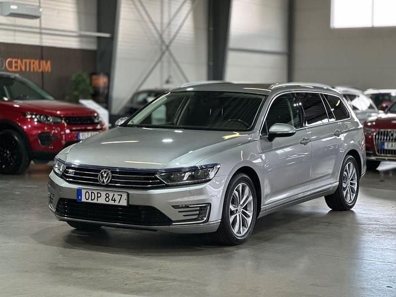 Silver Begagnad 2016 VW Passat GTE Kombi | 154 900 kr (Marknadspris) - Bild 1/4