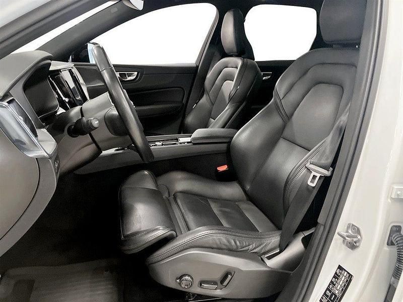 Begagnad Volvo XC60 R-Design 392 HK (288 kW) 2020 Vit SUV