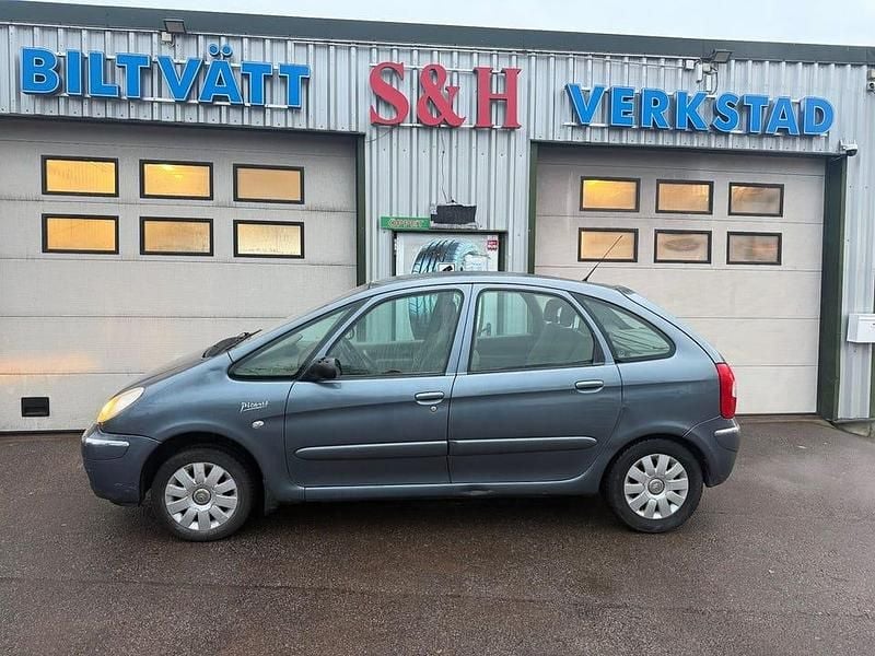 Begagnad Citroën Xsara Picasso 136 HK (100 kW) 2005 Grå Minibuss