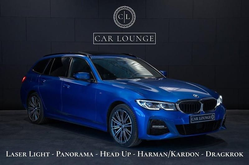 Portimaoblå metallic Begagnad 2021 BMW 330 M Sport Kombi | 309 000 kr - Bild 1/4