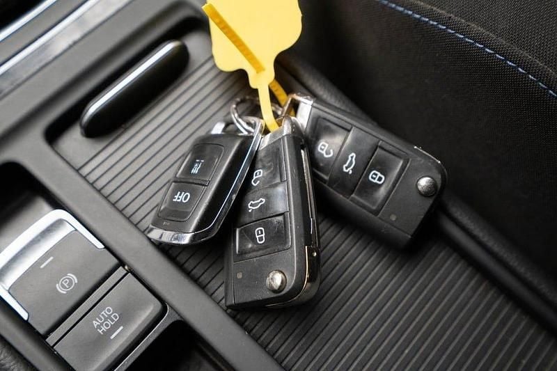 Begagnad VW Golf VII GTE 204 HK (150 kW) 2017 Silver Halvkombi