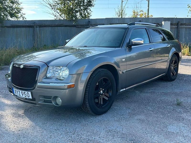 Grå Begagnad 2006 Chrysler 300C Touring Kombi | 69 900 kr (Dyr) - Bild 1/4