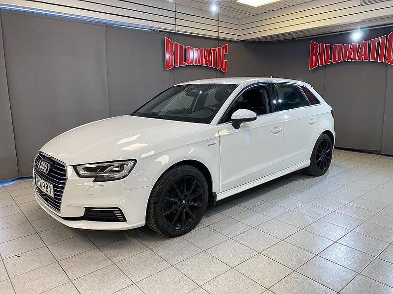 Vit Begagnad 2017 Audi A3 Sportback Halvkombi | 189 900 kr (Marknadspris) - Bild 1/4