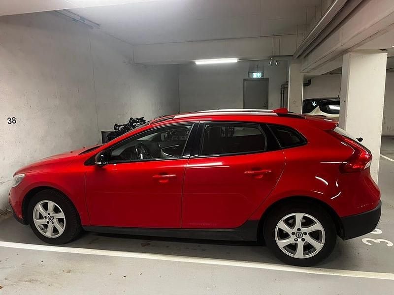 Begagnad 2014 Volvo V40 Halvkombi | 120 000 kr (Lite dyr) - Bild 1/4