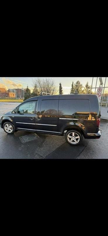 Svart Begagnad 2017 VW Caddy Maxi Minibuss | 120 000 kr (Marknadspris) - Bild 1/4