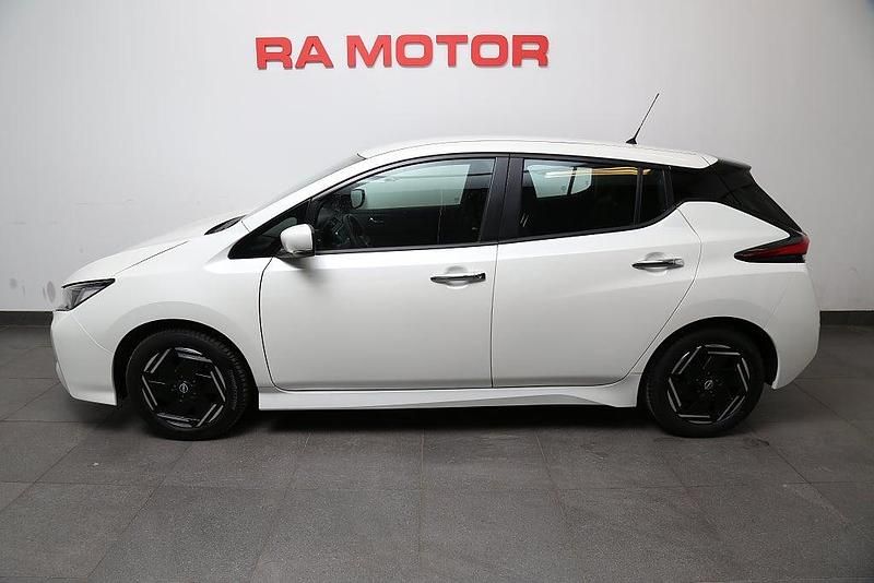 Begagnad Nissan Leaf Acenta 110 kW (150 HK) 2022 Vit Halvkombi