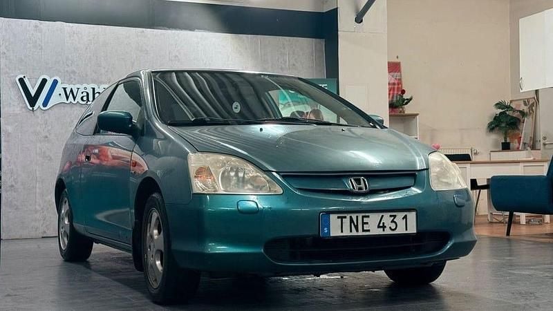 Begagnad Honda Civic 110 HK (80 kW) 2002 Blå Halvkombi