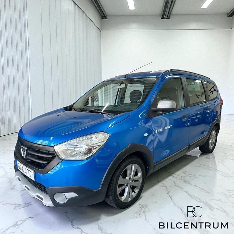 Ljusblå (blå) Begagnad 2016 Dacia Lodgy Stepway Minibuss | 57 900 kr (Marknadspris) - Bild 1/4