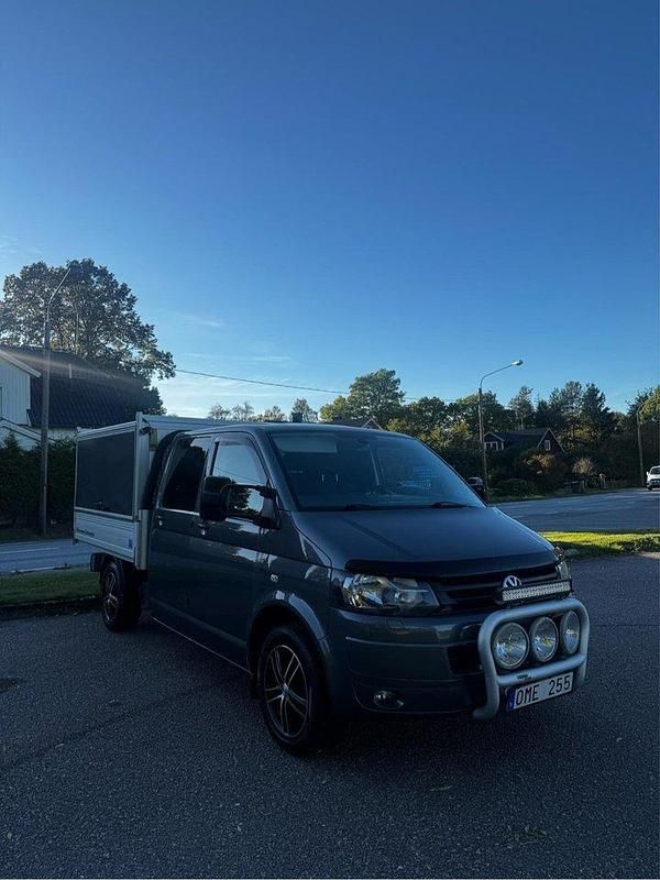 Grå Begagnad 2011 VW T5 Van | 129 900 kr (Marknadspris) - Bild 1/4