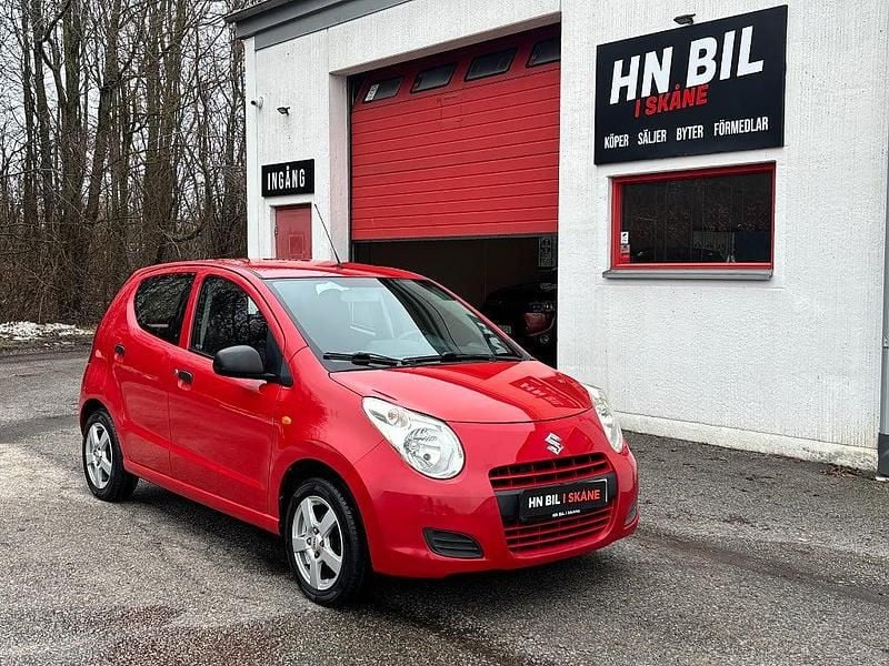 Begagnad Suzuki Alto 68 HK (50 kW) 2010 Röd Halvkombi