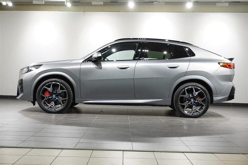 Begagnad BMW iX2 M Sport 230 kW (313 HK) 2024 Grå/silver SUV
