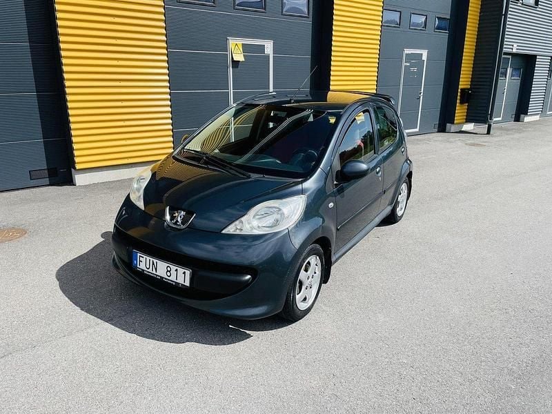 Grå Begagnad 2007 Peugeot 107 Halvkombi | 14 500 kr (Marknadspris) - Bild 1/4