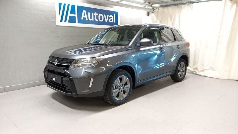 Grå Ny 2024 Suzuki Vitara SUV | 339 100 kr (Marknadspris) - Bild 1/4