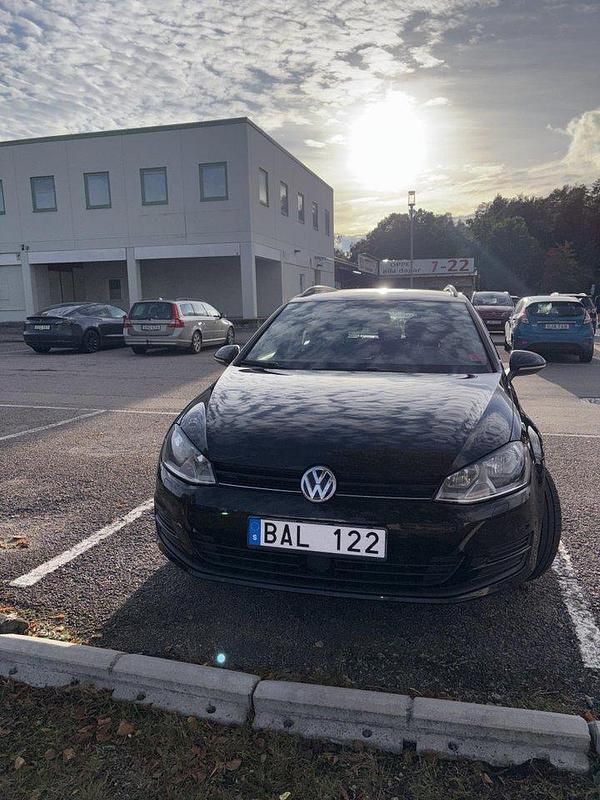Svart Begagnad 2014 VW Golf VII Kombi | 95 000 kr (Marknadspris) - Bild 1/4