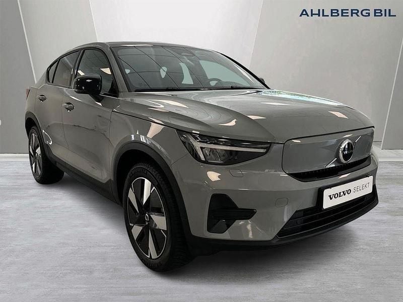 Grå Begagnad 2024 Volvo EC40 Core SUV | 409 500 kr (Marknadspris) - Bild 1/3