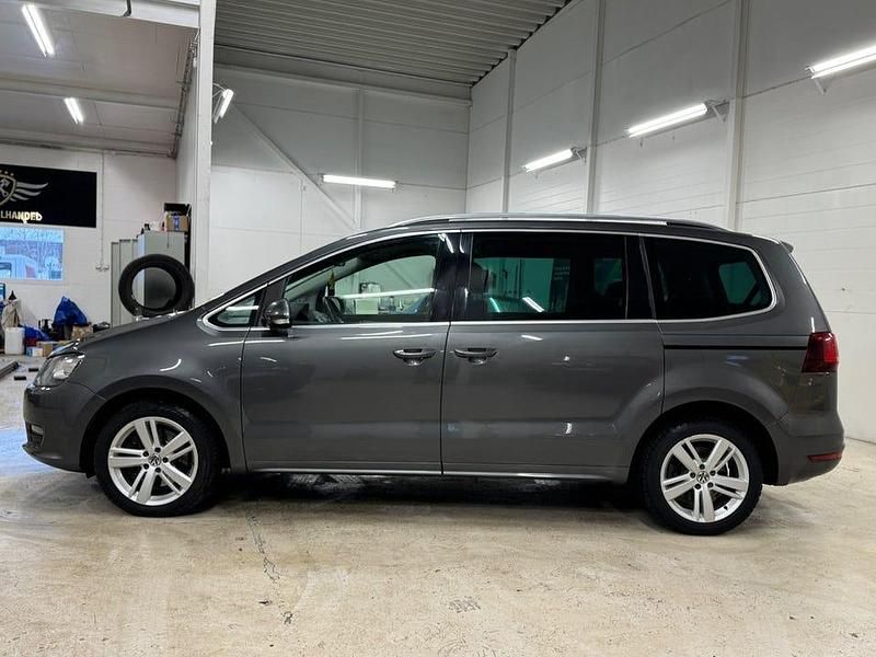 Begagnad VW Sharan 150 HK (110 kW) 2017 Grå Minibuss