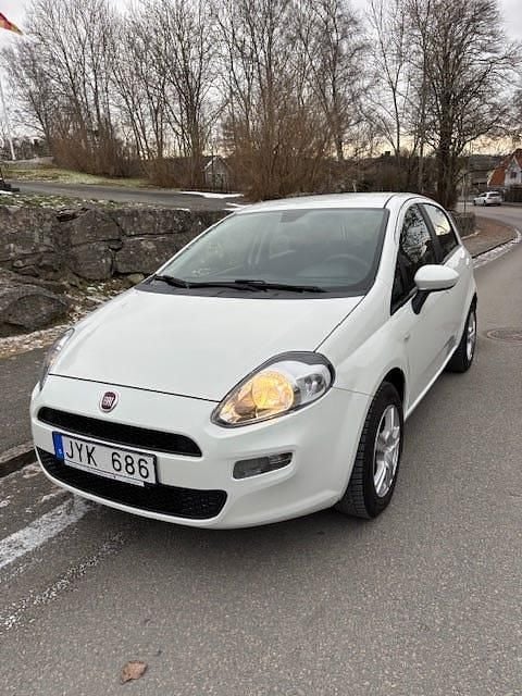 Vit Begagnad 2013 Fiat Punto | 54 000 kr - Bild 1/4