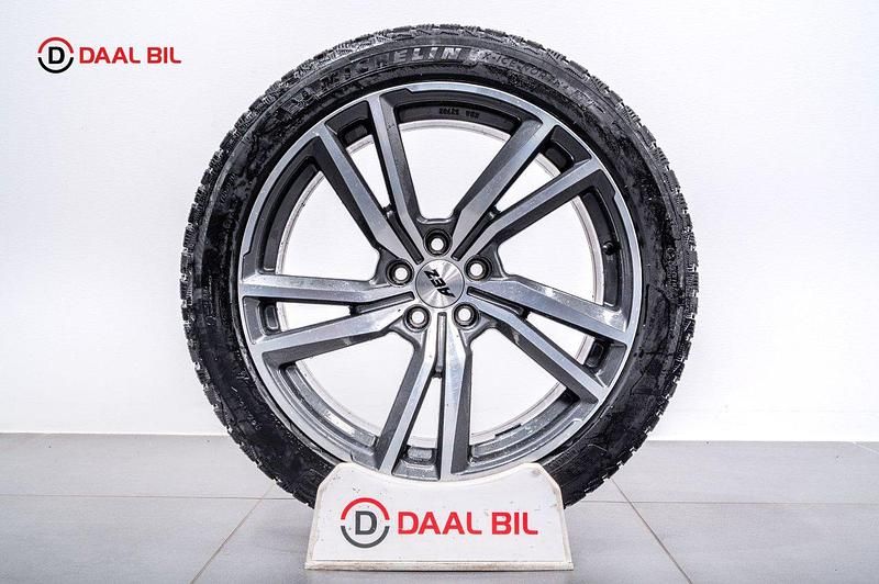 Begagnad Polestar 2 Long Range Dual motor 309 kW (421 HK) 2021 Vit Halvkombi