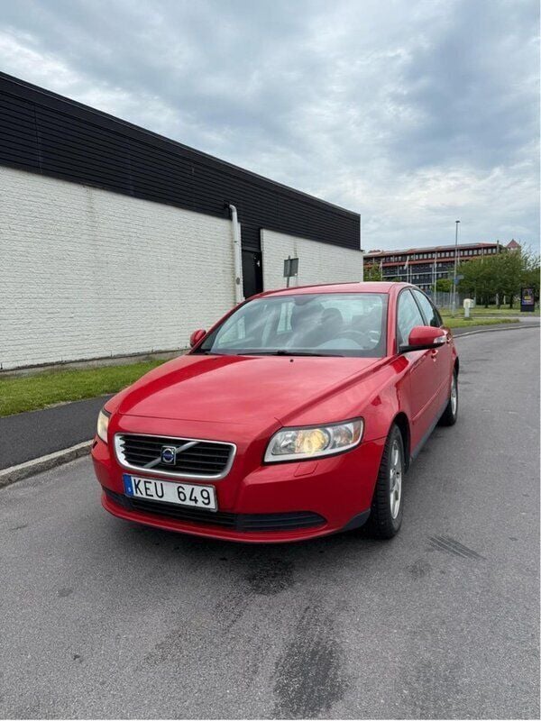Röd Begagnad 2010 Volvo S40 Kinetic Sedan | 40 000 kr (Superpris) - Bild 1/4