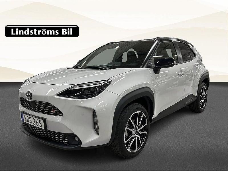 Grå Begagnad 2024 Toyota Yaris Cross Sport SUV | 384 900 kr - Bild 1/3
