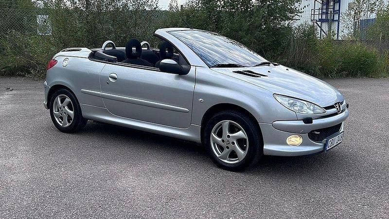 Ljusgrå Begagnad 2006 Peugeot 206 CC Cab | 39 900 kr (Marknadspris) - Bild 1/4