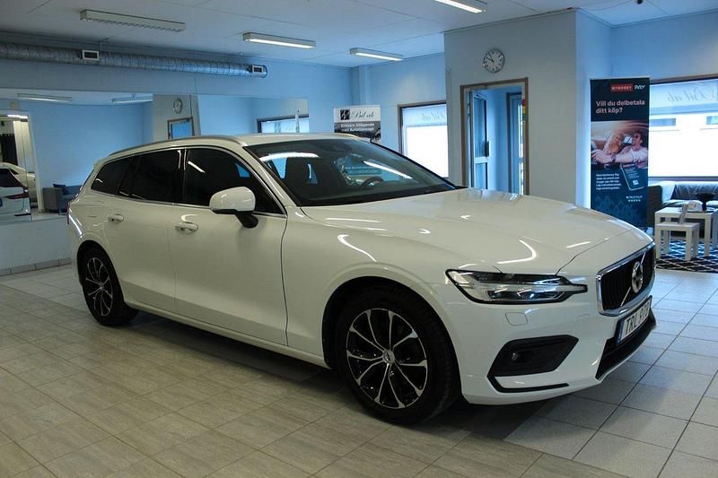 Vit Begagnad 2019 Volvo V60 Momentum Kombi | 279 900 kr (Marknadspris) - Bild 1/4