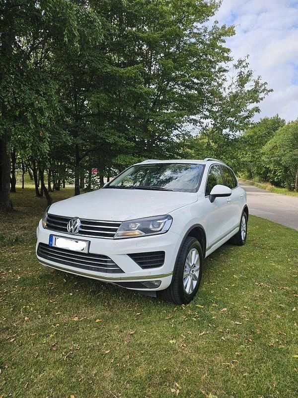 Vit Begagnad 2016 VW Touareg SUV | 128 000 kr (Lite dyr) - Bild 1/4