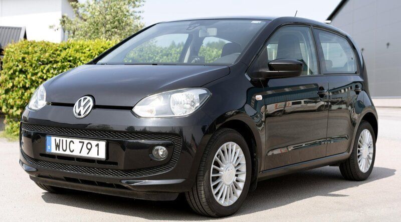 Svart Begagnad 2015 VW up! high up! Halvkombi | 71 000 kr (Marknadspris) - Bild 1/4