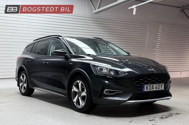 Svart metallic Begagnad 2020 Ford Focus Active Kombi | 169 000 kr (Marknadspris) - Bild 1/4