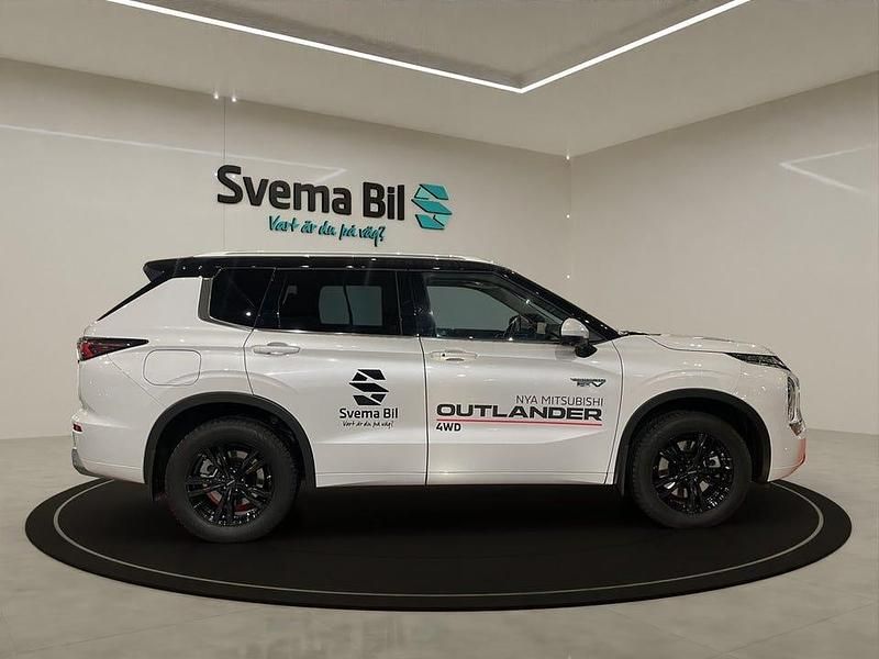 Begagnad Mitsubishi Outlander Instyle 306 HK (225 kW) 2025 White diamond black roof SUV
