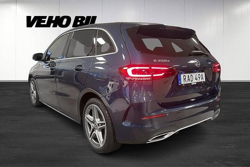 Begagnad Mercedes B250e AMG 160 HK (117 kW) 2022 Blå Minibuss