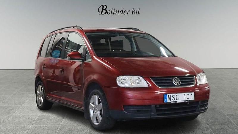 Ljusröd Begagnad 2005 VW Touran Trendline Minibuss | 39 800 kr (Dyr) - Bild 1/4