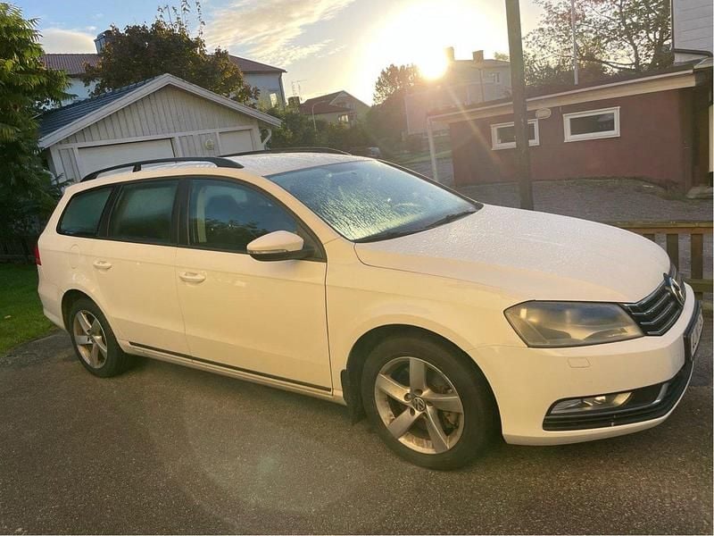 Vit Begagnad 2012 VW Passat Kombi | 45 000 kr (Superpris) - Bild 1/2