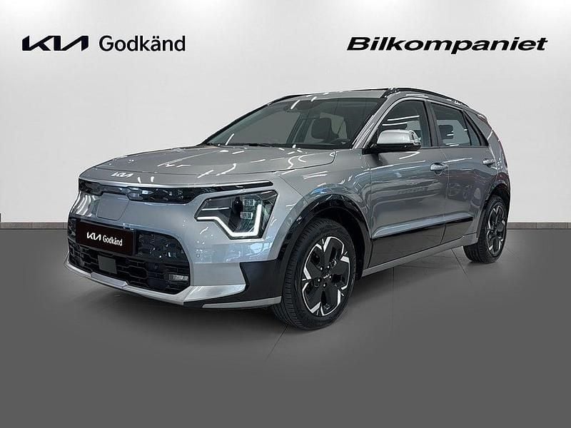 Grå (steel gray) Begagnad 2022 Kia e-Niro SUV | 314 900 kr (Marknadspris) - Bild 1/4