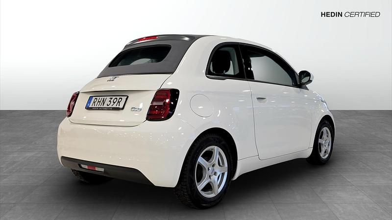 Begagnad Fiat 500e Icon 86 kW (118 HK) 2022 Vit Halvkombi