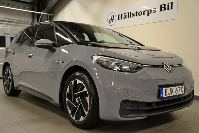 Grå Begagnad 2021 VW ID.3 Pro Performance Halvkombi | 234 900 kr (Bra pris) - Bild 1/3