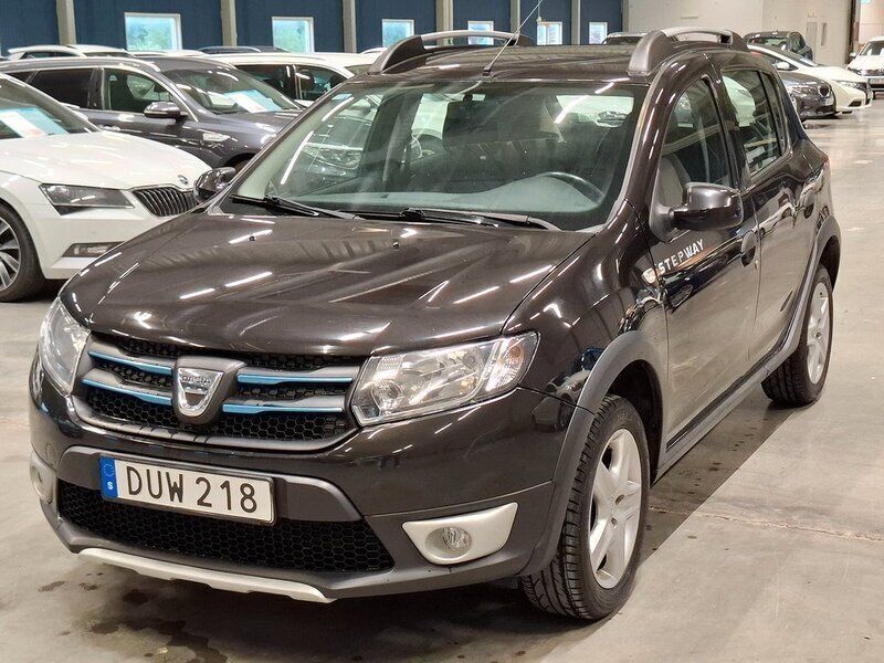 Svart Begagnad 2014 Dacia Sandero Stepway Halvkombi | 67 900 kr (Lite dyr) - Bild 1/4