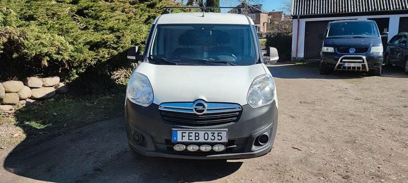 Vit Begagnad 2014 Opel Combo Minibuss | 44 900 kr - Bild 1/4