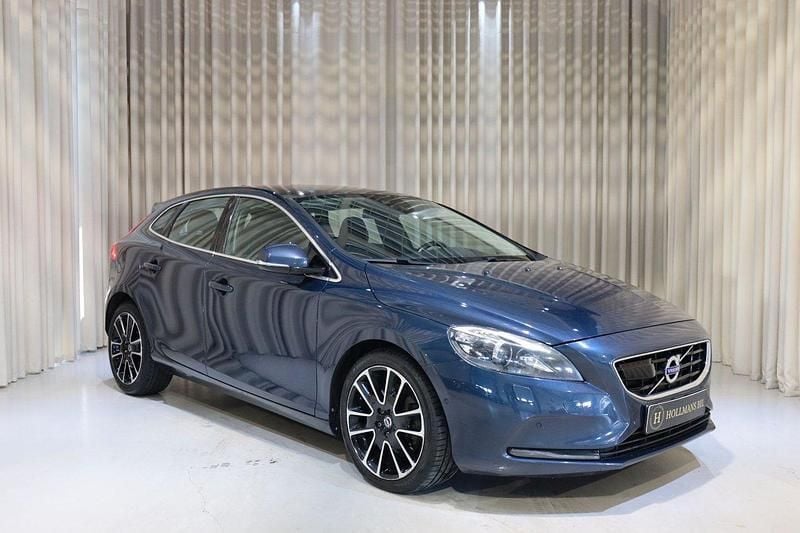 Blå Begagnad 2014 Volvo V40 Momentum Kombi | 159 900 kr (Marknadspris) - Bild 1/4