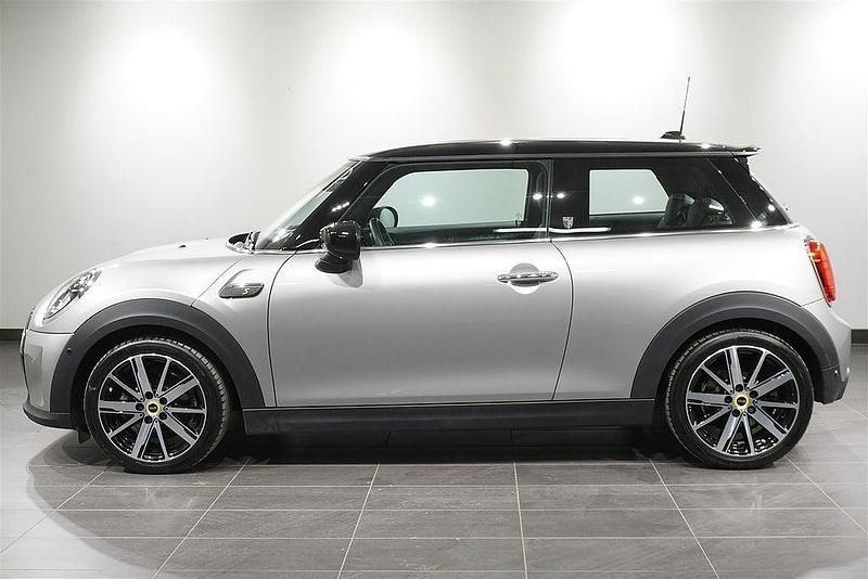 Begagnad Mini Cooper 22 kW (30 HK) 2022 Silver Halvkombi